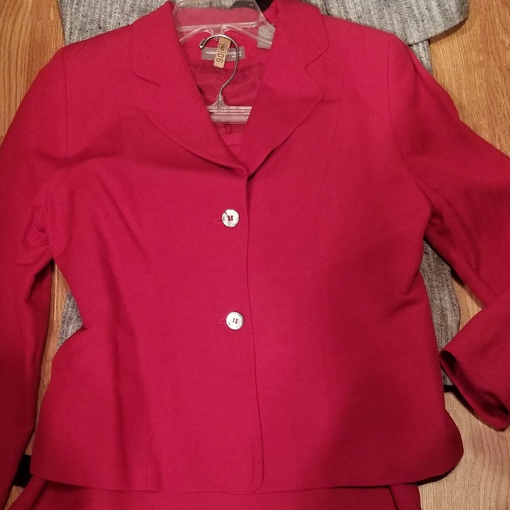 Amanda Smith 2 piece suit